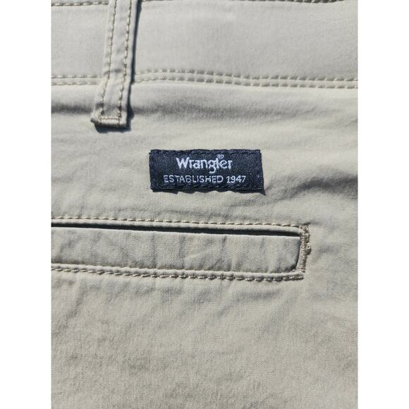 Wrangler Men's Khaki Outdoor Shorts 48x9 Flat Front Stretch Hiking Casual Preppy - Picture 6 of 9